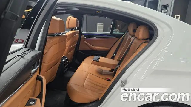 BMW 5 Series G30 — Фото автомобиля 12