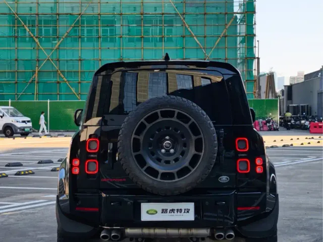 Land Rover Defender — Фото автомобиля 11