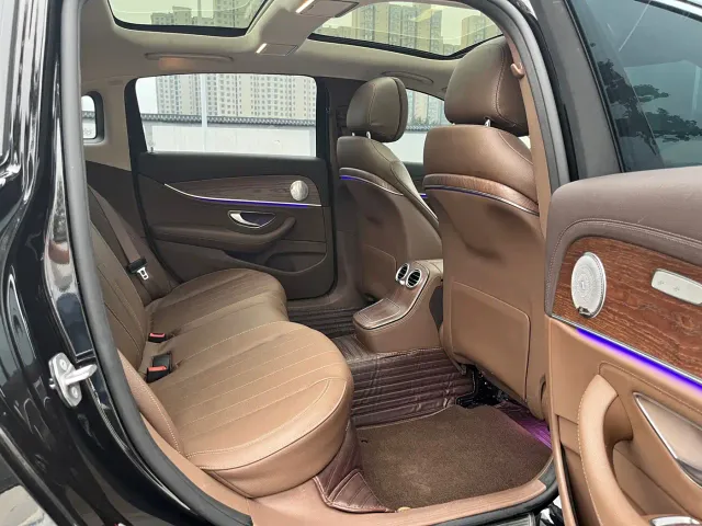 Mercedes-Benz E-Class — Фото автомобиля 11