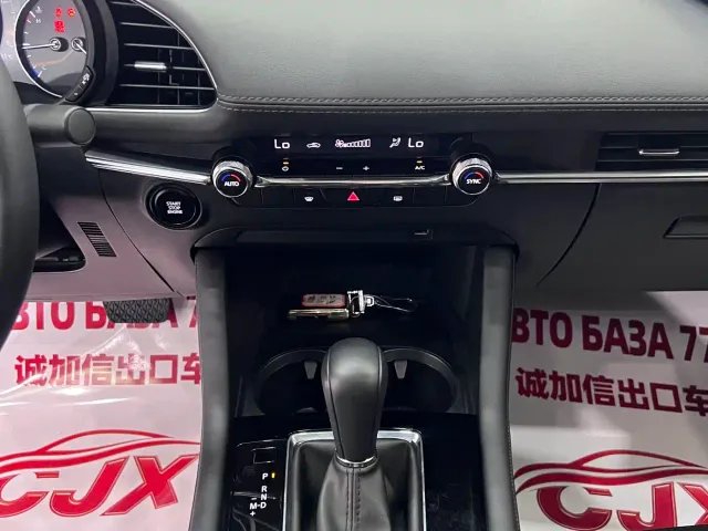 Mazda Axela — Фото автомобиля 13