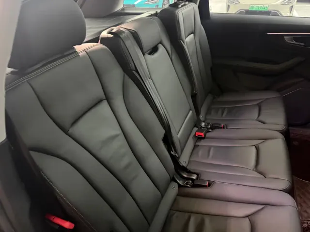 Audi Q7 — Фото автомобиля 11