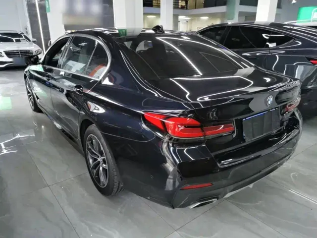 BMW 5 Series — Фото автомобиля 4