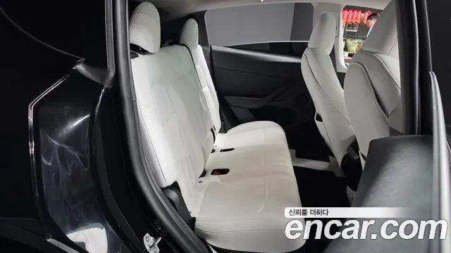 Tesla Model Y — Фото автомобиля 18