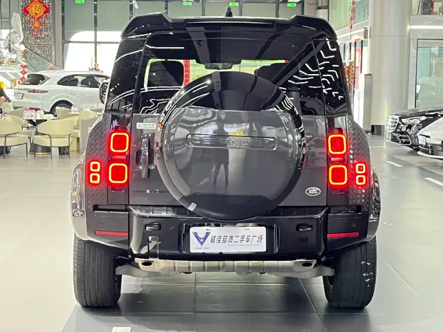 Land Rover Defender — Фото автомобиля 7