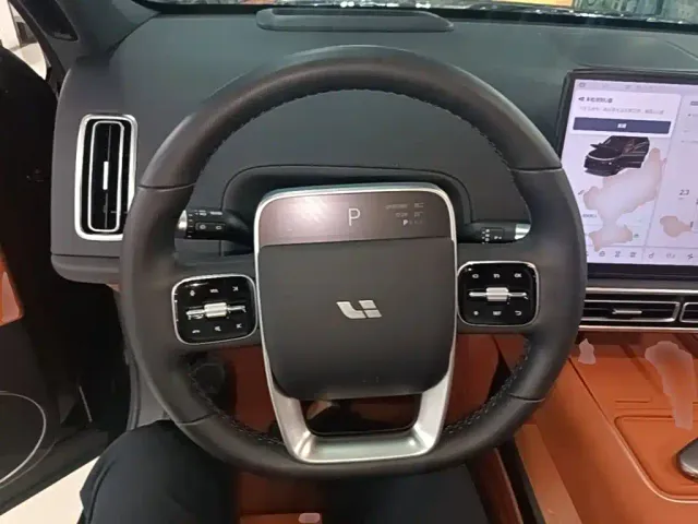 Li Auto L6 — Фото автомобиля 10