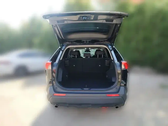 Toyota RAV4 — Фото автомобиля 15