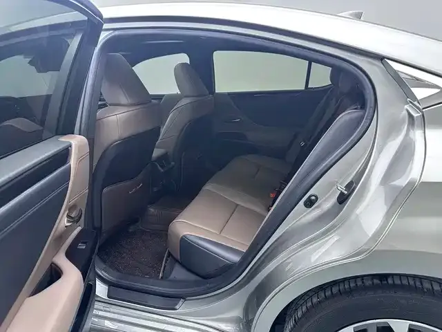 Lexus ES — Фото автомобиля 13
