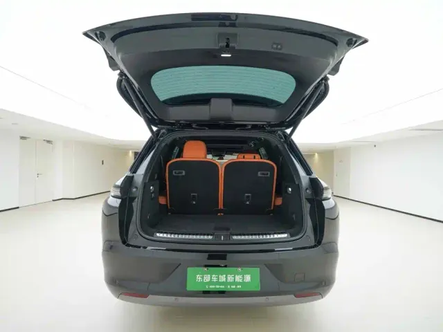 Li Auto L8 — Фото автомобиля 6