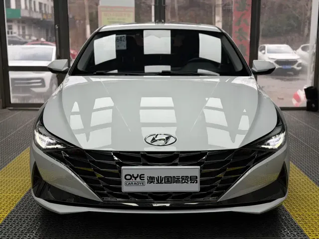Hyundai Elantra — Фото автомобиля 2