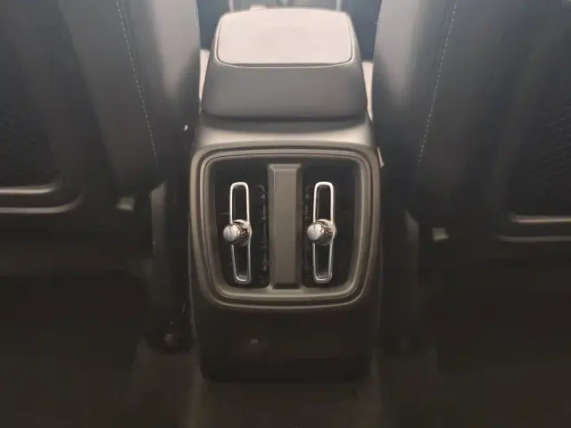 Volvo XC40 — Фото автомобиля 16