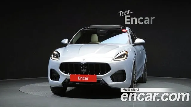 Maserati Grecale — Фото автомобиля 3