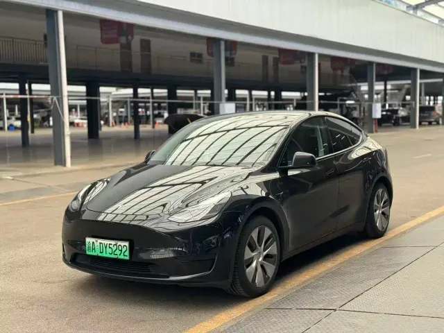 Фотография автомобиля — Tesla Model Y