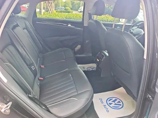 Volkswagen Passat — Фото автомобиля 10