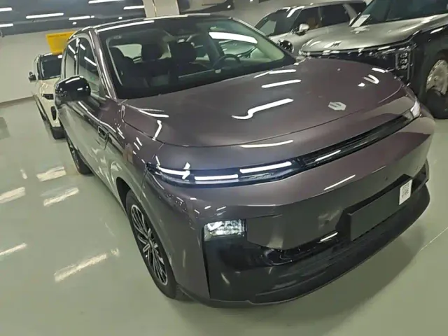 Leapmotor B10 — Фото автомобиля 3
