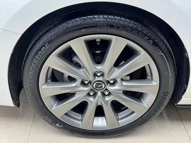 Mazda Axela — Фото автомобиля 24