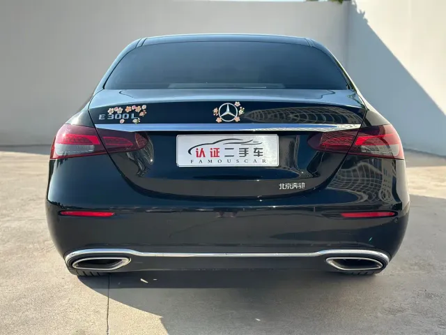 Mercedes-Benz E-Class — Фото автомобиля 20