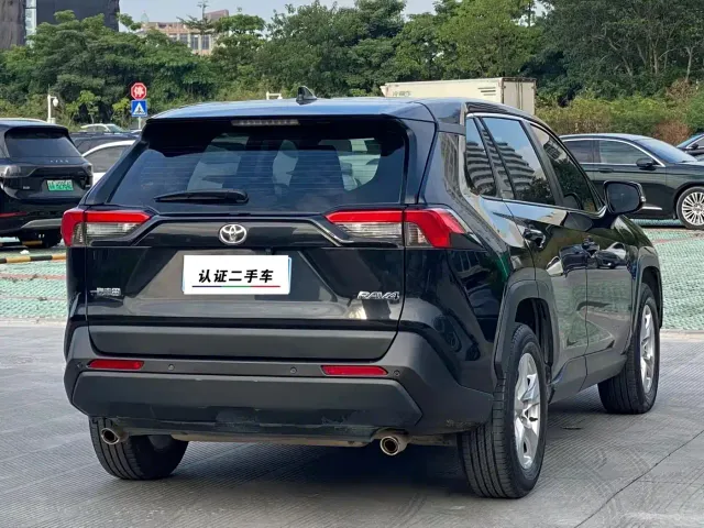 Toyota RAV4 — Фото автомобиля 9
