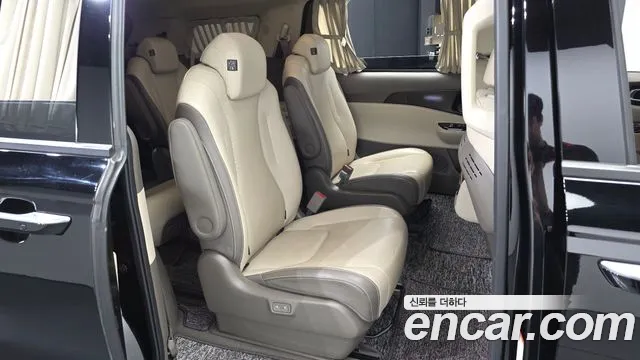Kia Carnival Generation 4 — Фото автомобиля 17
