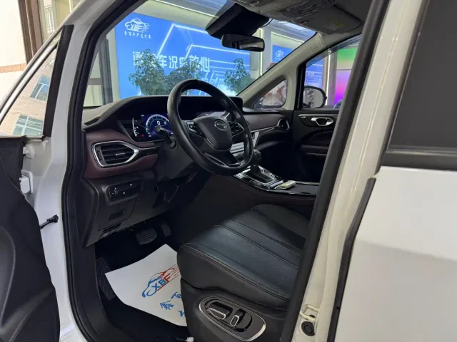 GAC Trumpchi M6 — Фото автомобиля 4