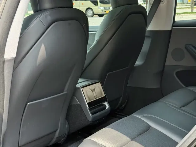 Tesla Model 3 — Фото автомобиля 5