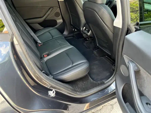 Tesla Model Y — Фото автомобиля 11