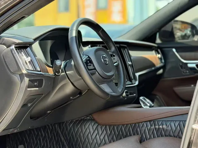 Volvo S90 — Фото автомобиля 8