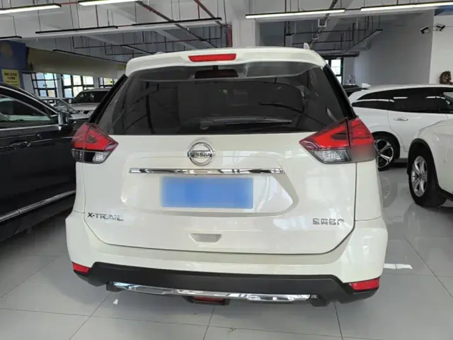 Nissan X-Trail — Фото автомобиля 5