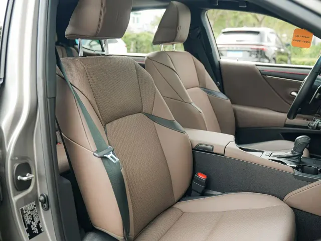 Lexus ES — Фото автомобиля 14