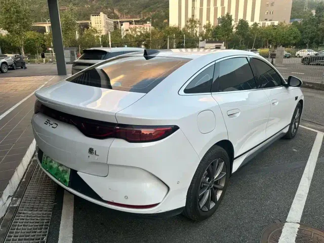 BYD Qin L — Фото автомобиля 9