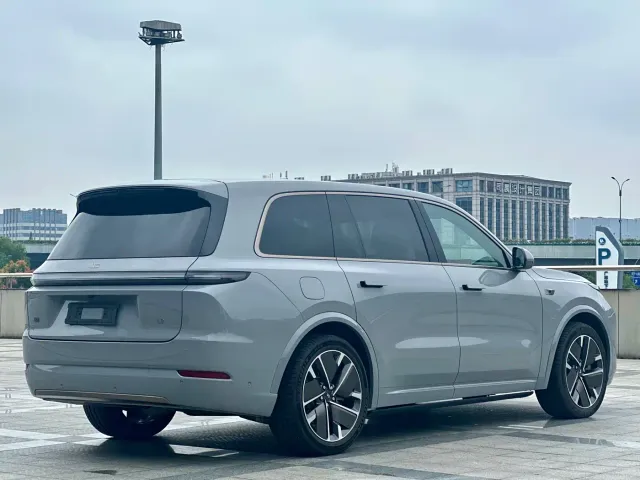 Li Auto L9 — Фото автомобиля 18