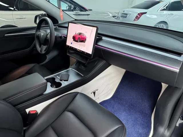 Tesla Model Y — Фото автомобиля 18
