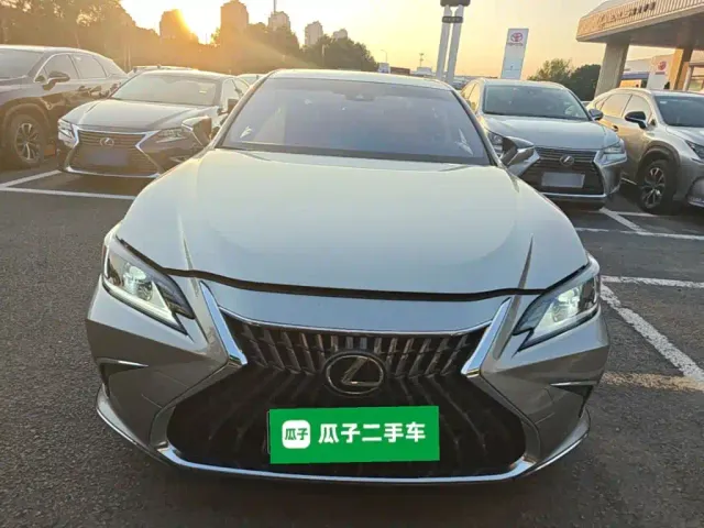 Lexus ES — Фото автомобиля 2