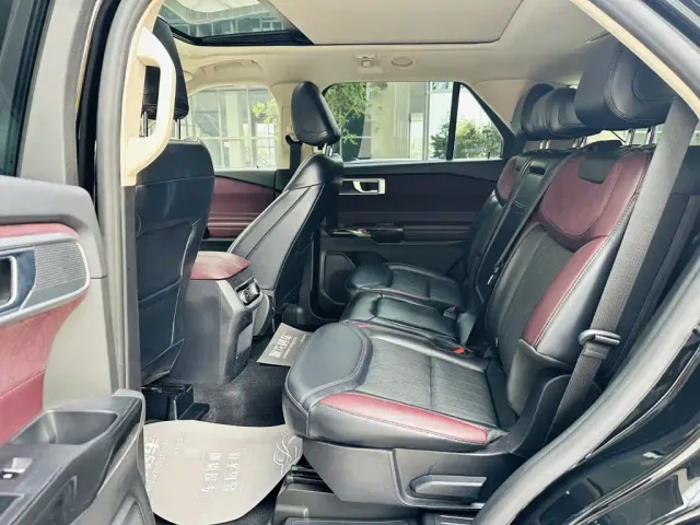 Ford Explorer — Фото автомобиля 12