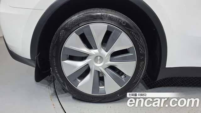 Tesla Model Y — Фото автомобиля 6