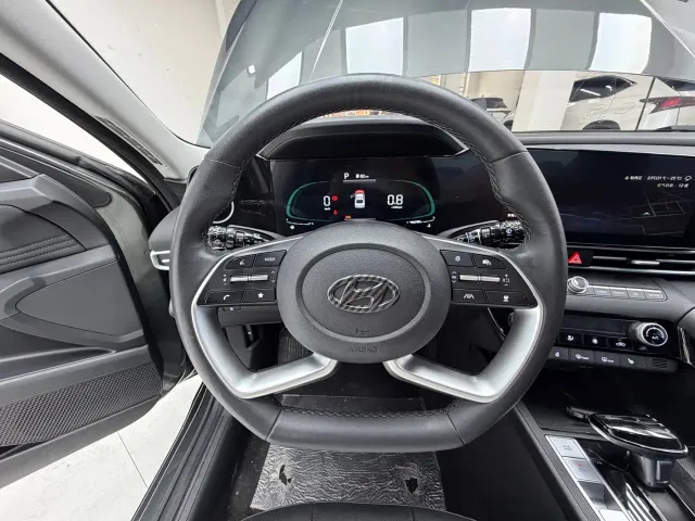 Hyundai Elantra — Фото автомобиля 10
