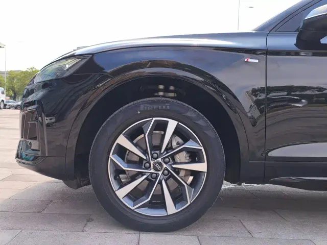 Audi Q5L — Фото автомобиля 10