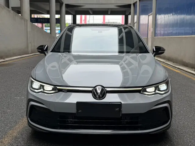 Volkswagen Golf — Фото автомобиля 2