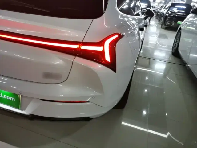 Hozon Nezha S Shooting Brake — Фото автомобиля 7