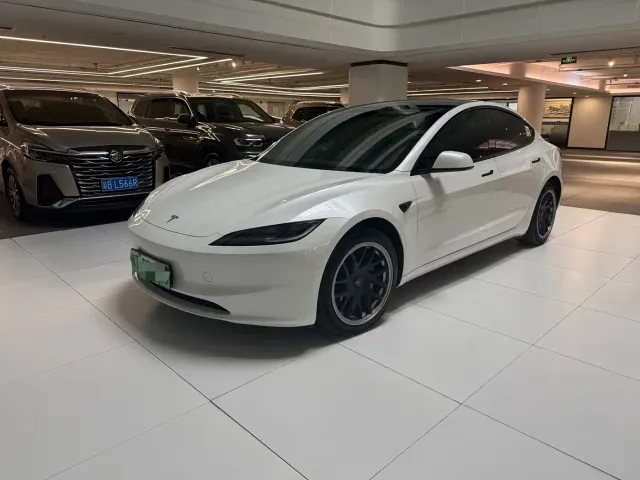 Фотография автомобиля — Tesla Model 3