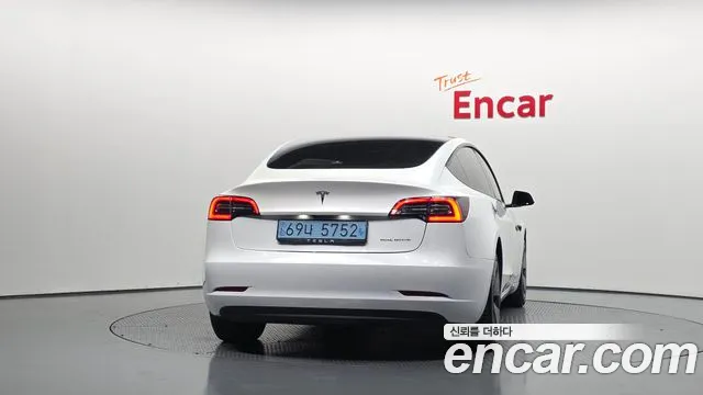 Tesla Model 3 — Фото автомобиля 4