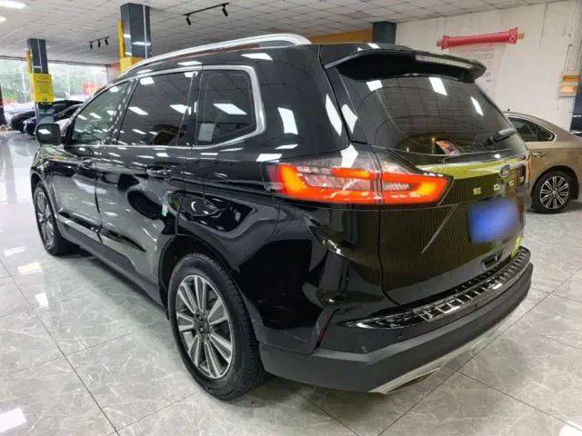 Ford Edge — Фото автомобиля 4