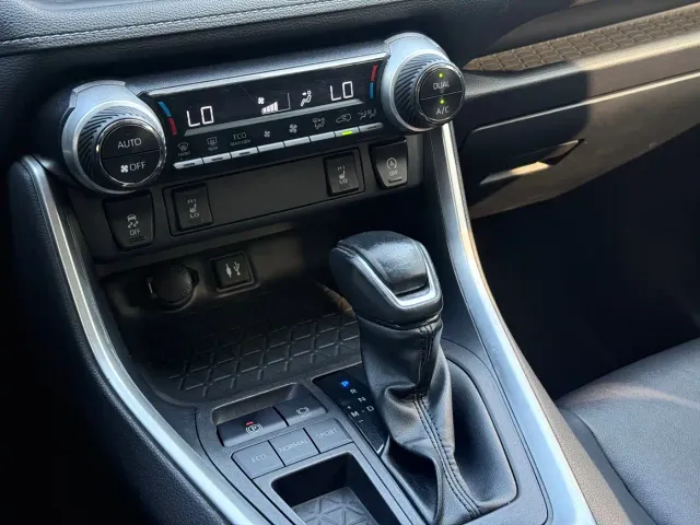Toyota RAV4 — Фото автомобиля 5
