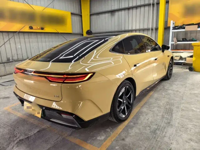 Geely Galaxy E8 — Фото автомобиля 6