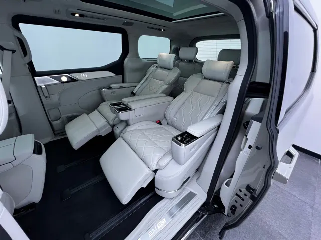 Volvo EM90 — Фото автомобиля 30