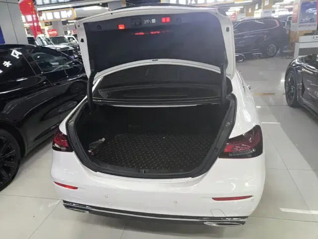 Mercedes-Benz E-Class — Фото автомобиля 18