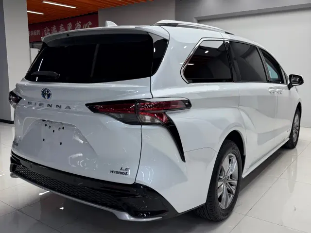 Toyota Sienna — Фото автомобиля 5