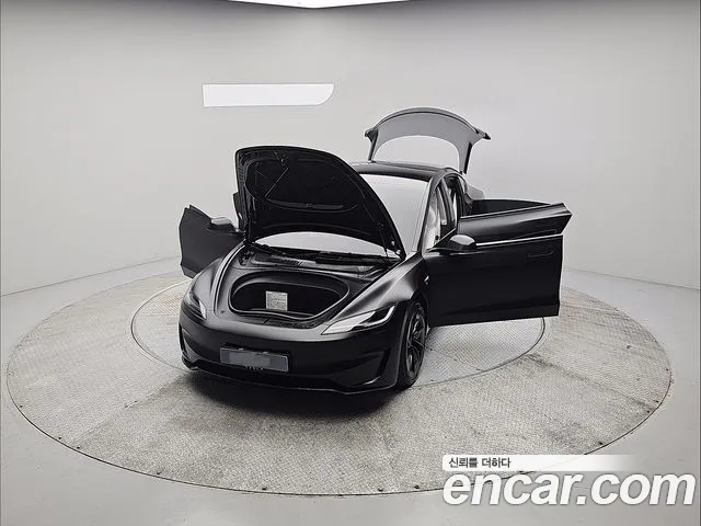 Tesla Model 3 — Фото автомобиля 2