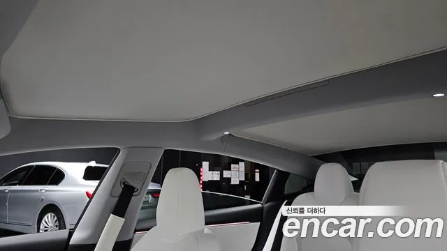 Tesla Model 3 — Фото автомобиля 24