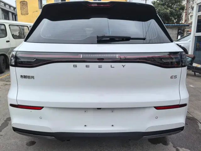 Geely Galaxy E5 — Фото автомобиля 14