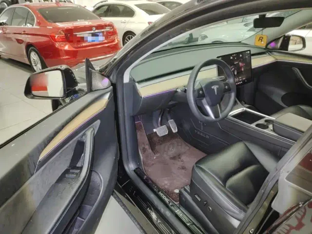 Tesla Model Y — Фото автомобиля 15